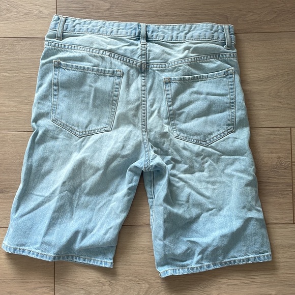 Forever 21 , Bermuda distressed Jean shorts.  Light Blue - Picture 2 of 3
